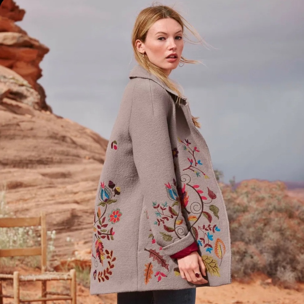 Beautiful wool IVKO short coat